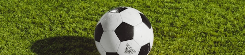 武汉三镇足球队在主场激烈比赛的高清画面